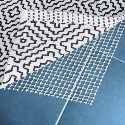 Anti-slip mat for carpets
