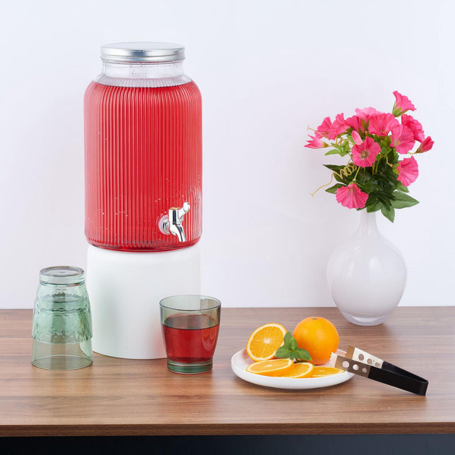 Beverage dispenser in retro design