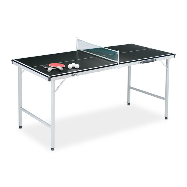 Zwarte tafeltennistafel met accessoires