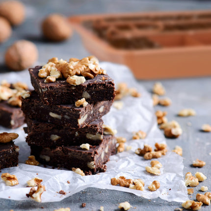 Brownie mold with liftable base