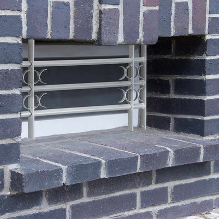 Burglar protection with extendable window grill