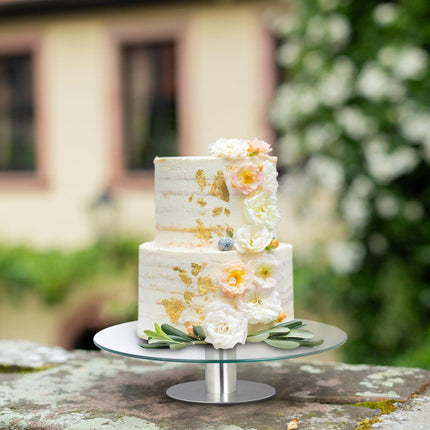 Cake plate with foot