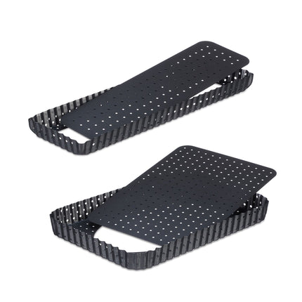 Cake tin set of 2 with holes