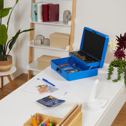 Cash drawer with combination