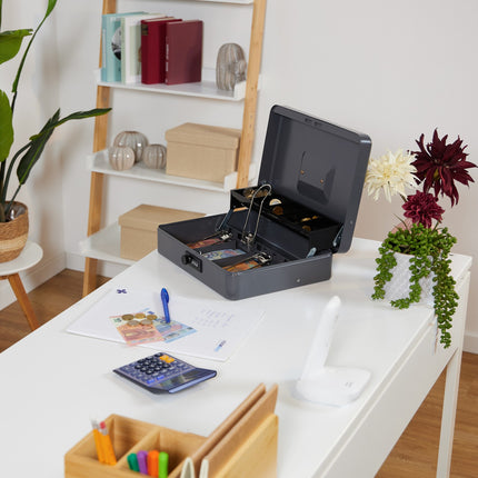 Cash drawer with combination