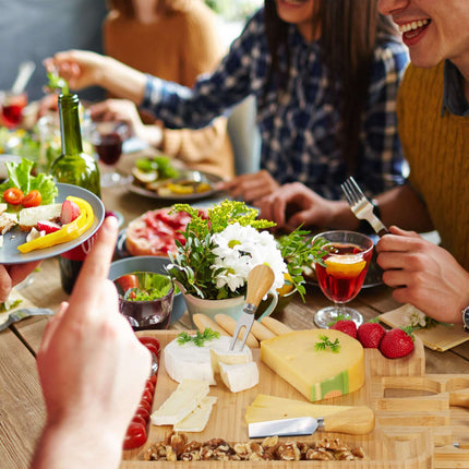 Cheese tray in bamboo with cutlery set in 4 parts