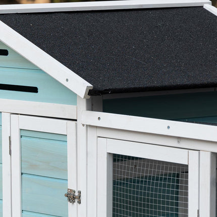 Winter-proof 2-level chicken house with nesting box and ramp