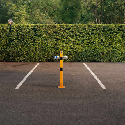 Collapsible barrier post