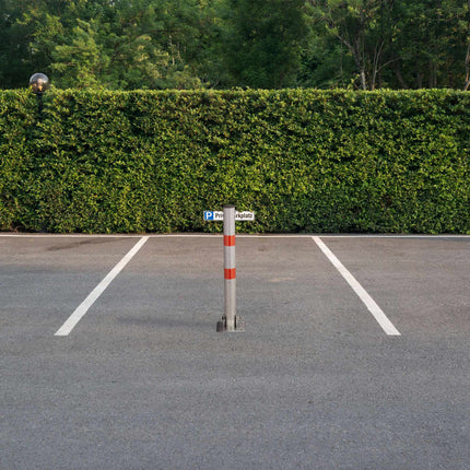Collapsible barrier post
