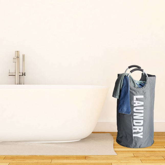 Collapsible laundry basket with handle
