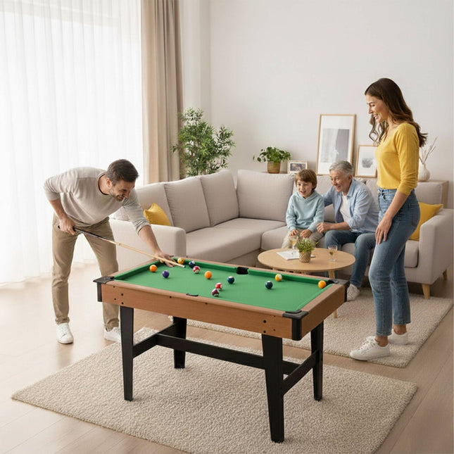 Compacte pooltafel met keu en ballen, gemaakt van MDF.