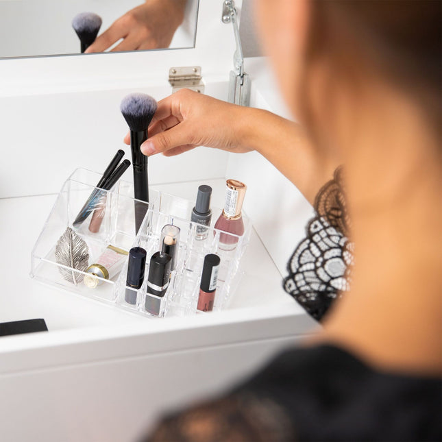 Cosmetic holder in acrylic