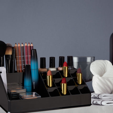 Cosmetic holder in acrylic