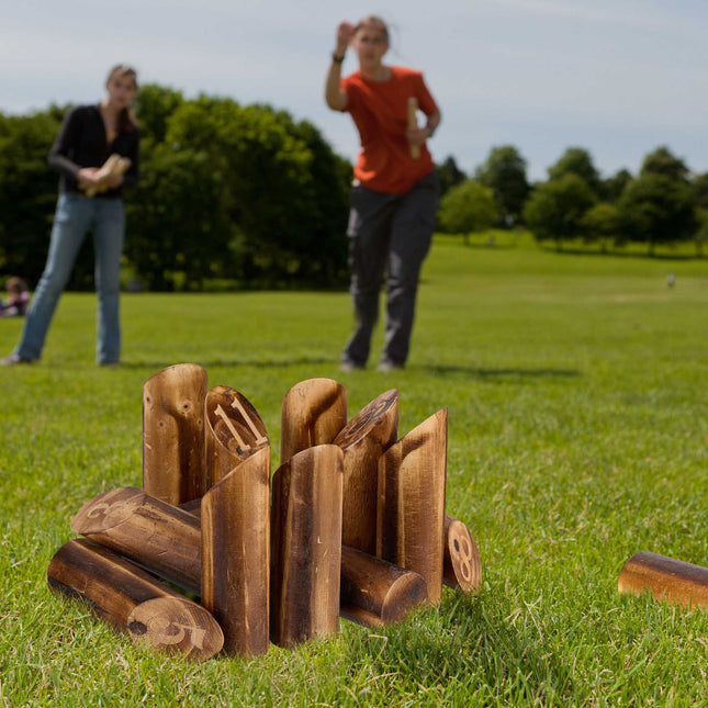Cube game with wooden box