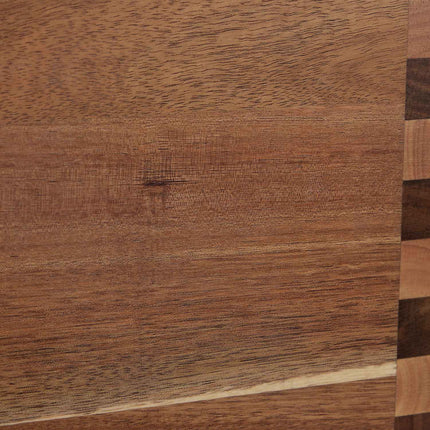 Cutting board in acacia wood
