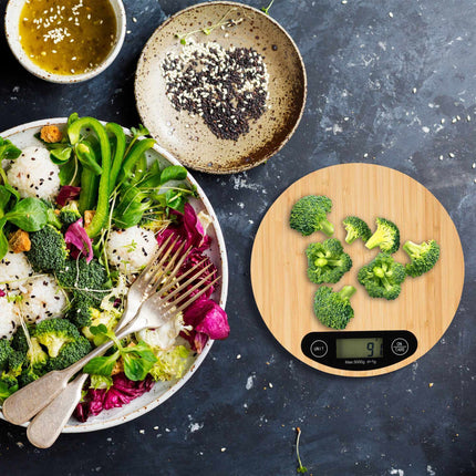 Digital kitchen scale in bamboo