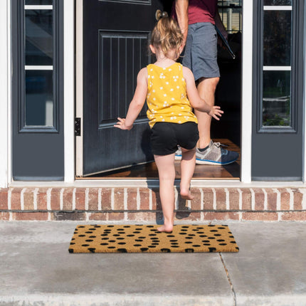 Door mat in coconut with dots