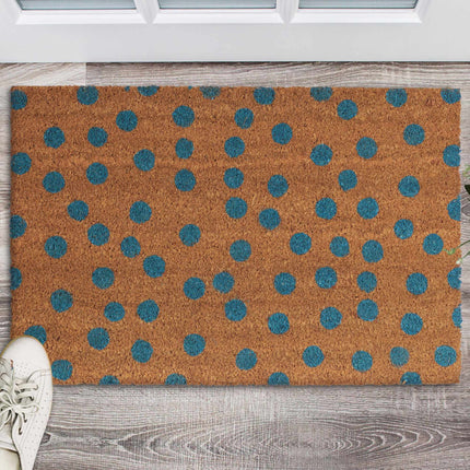 Dotted coconut fiber doormat