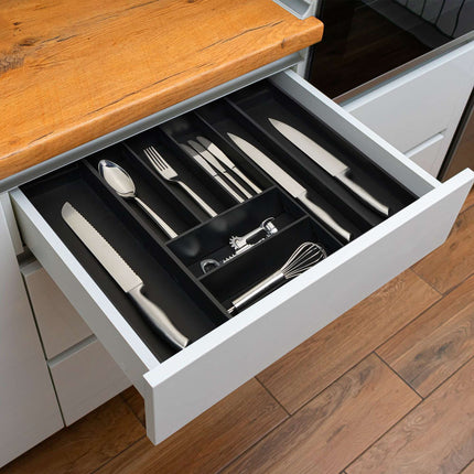 Extendable bamboo cutlery tray