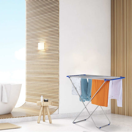 Extendable coat hanger in stainless steel