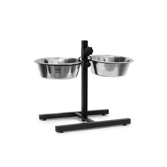 Feeding station for dogs can be raised and lowered