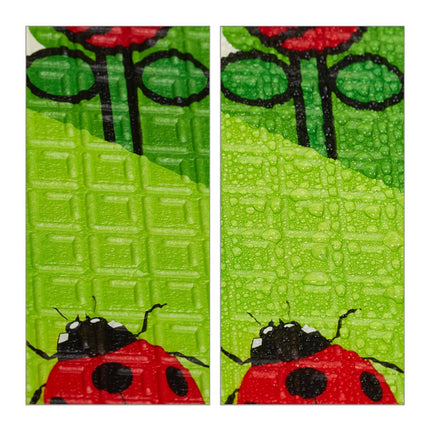 Foldable play mat with animal motifs