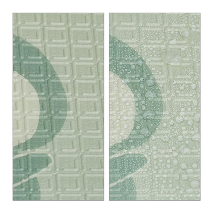 Foldable play mat with animal motifs