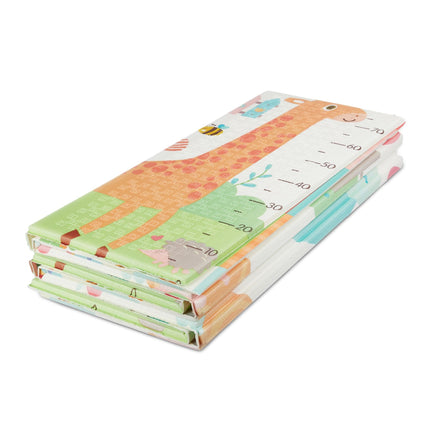 Foldable play mat with animal motifs