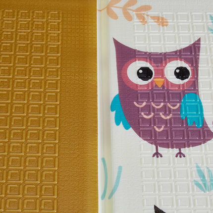 Foldable play mat with forest animals
