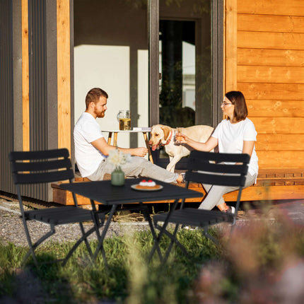 Folding table