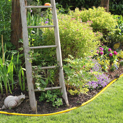 Frog for controlling garden hose