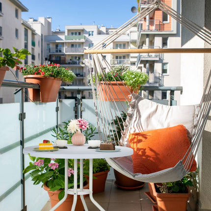 Garden table in white wood look
