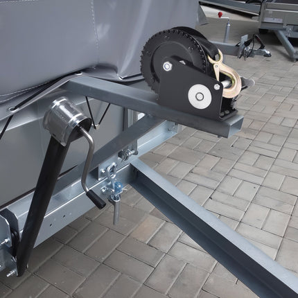 Hand Winch 2000 lb, 23 ft Strap, Two-Way Ratchet