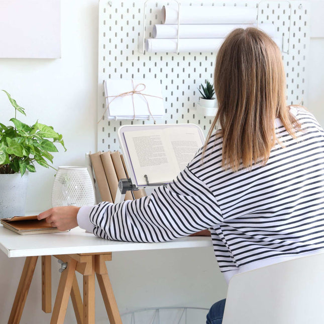 Height-adjustable bookshelf