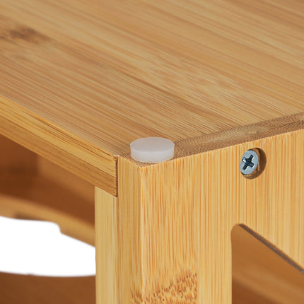 Height-adjustable feeding station for cats