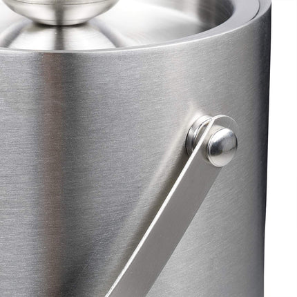 Ice cube tray with lid
