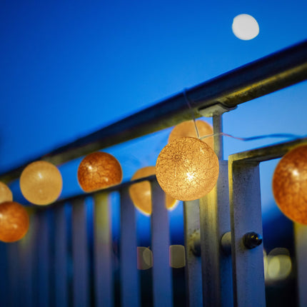 LED light chain with 20 balls