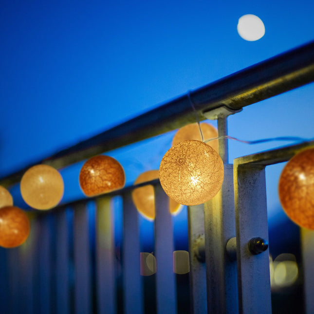 LED light chain with 20 balls