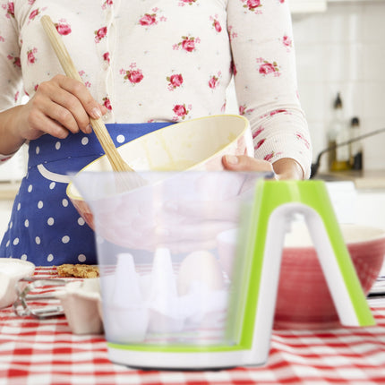 Measuring cup with digital kitchen scale
