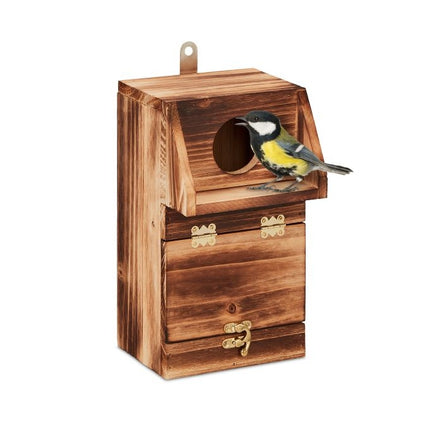 Nest box with cleaning hatch