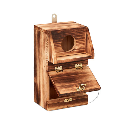 Nest box with cleaning hatch