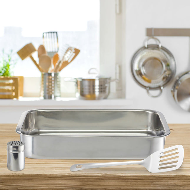 Oven form in set with frying pan and sprinkler