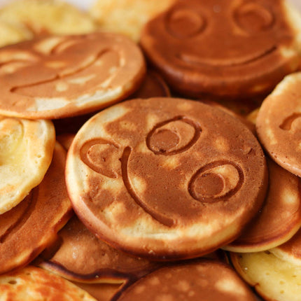 Pancake pan with faces
