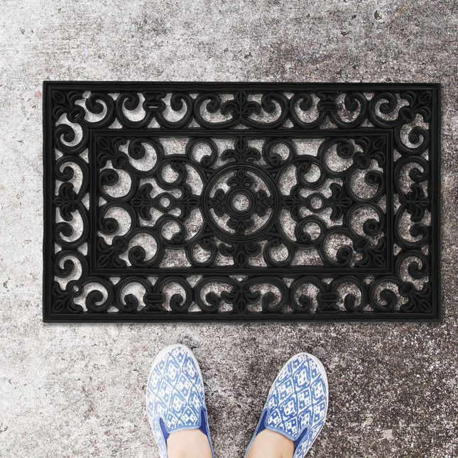 Patterned, rubber door mat