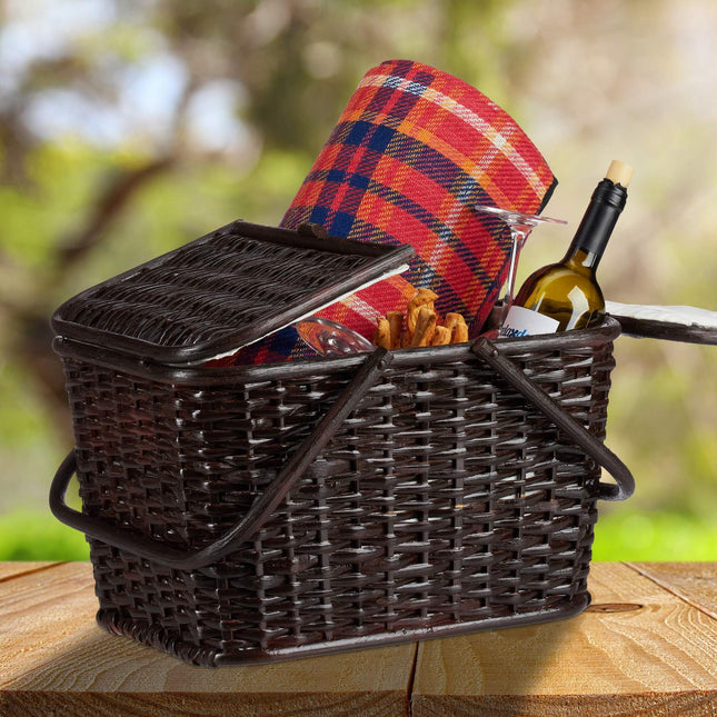 Picnic basket with lid