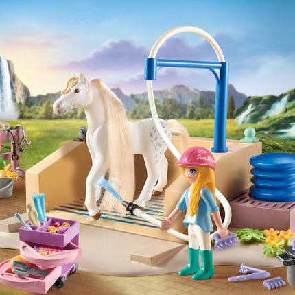 Playmobil World Of Horses Washing Station With Isabella And Lioness 71354
