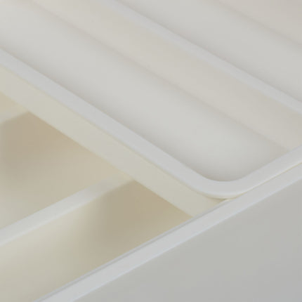 Pull-out cutlery tray