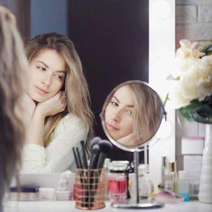 Round stand for make-up brushes
