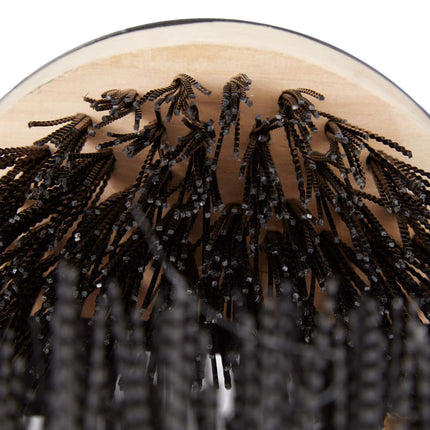 Shoe scraper with all-round brushes
