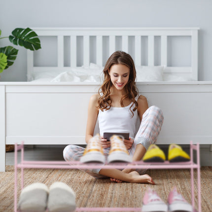 Shoe shelf in pink